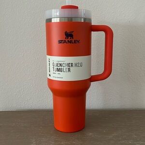 Stanley • NWT • The Flowstate Quencher H20 tumbler 40 oz. Rare Orange Color